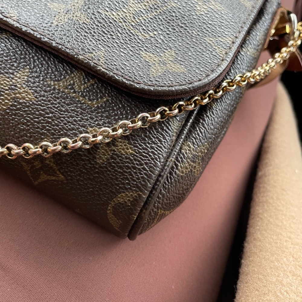 Louis Vuitton, favorite MM Crossbody Bag - Picture 9 of 16